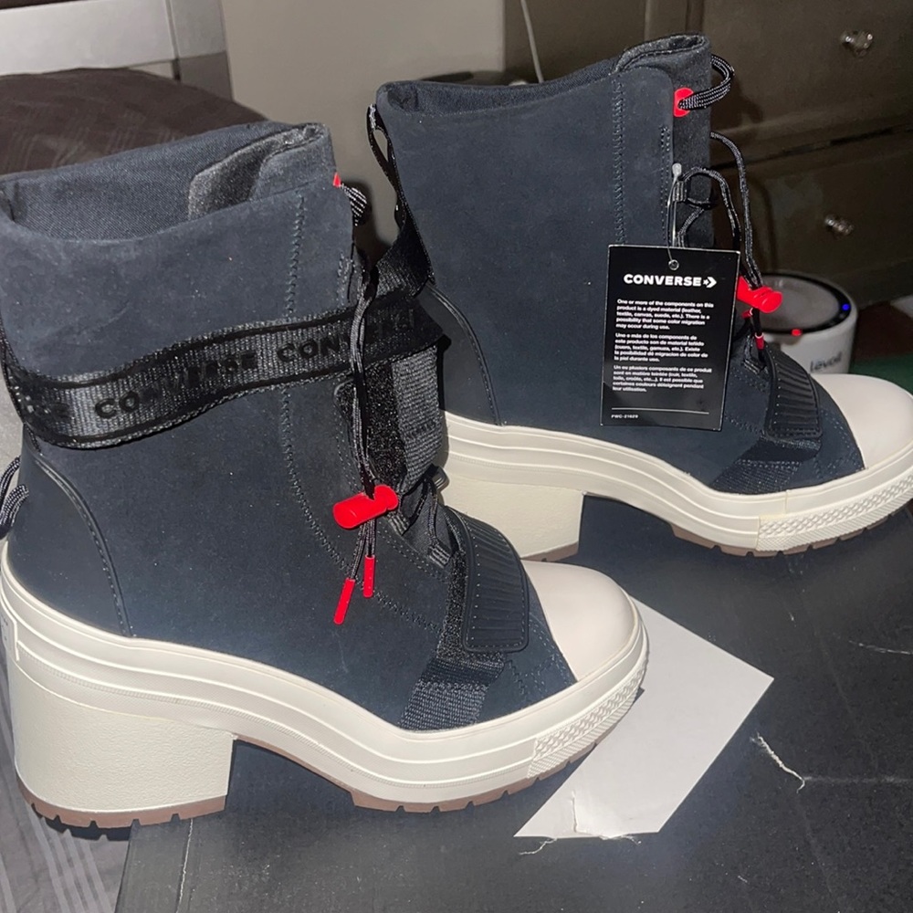 Sneaker boots